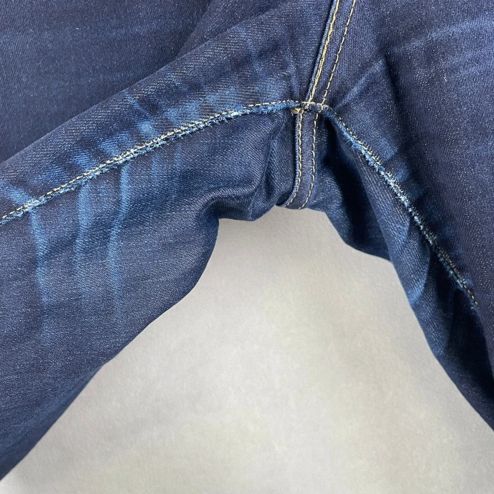 Levis fits large
